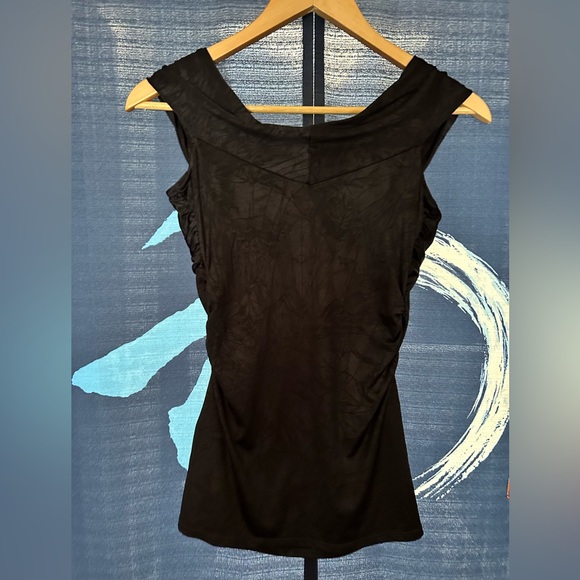 NWOT Dressy Detailed Guess Top Size S - Picture 3 of 5